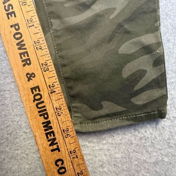 Levi's Women's Size 31 711 Skinny Green Camo Ankle Length Pants - Picture 5 of 10